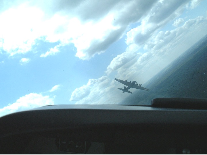 B-17 photographié depuis le Bonanza A36 pendant le vol vers Vesoul