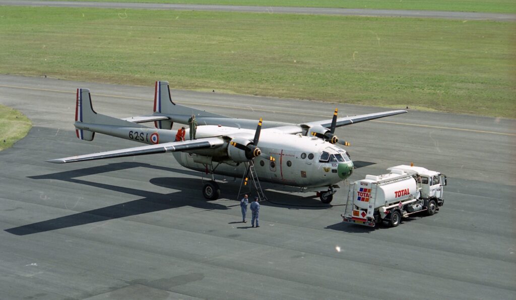 Noratlas n°105 au sol sur une base aérienne